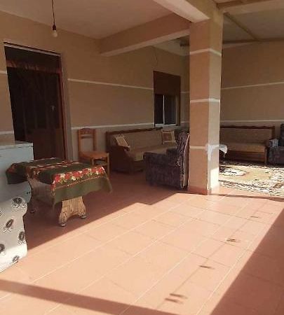 Guest House Aferdita Beqiri เบราท ภายนอก รูปภาพ