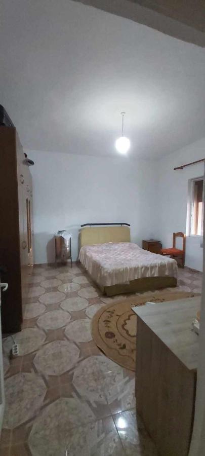Guest House Aferdita Beqiri เบราท ภายนอก รูปภาพ