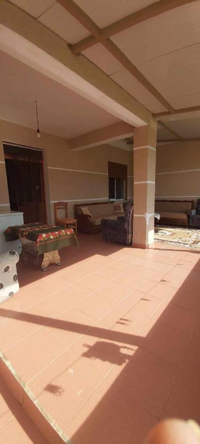 Guest House Aferdita Beqiri เบราท ภายนอก รูปภาพ